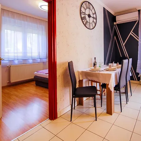 Kalvin Utcai Apartmanok Hajduszoboszlo Exterior photo