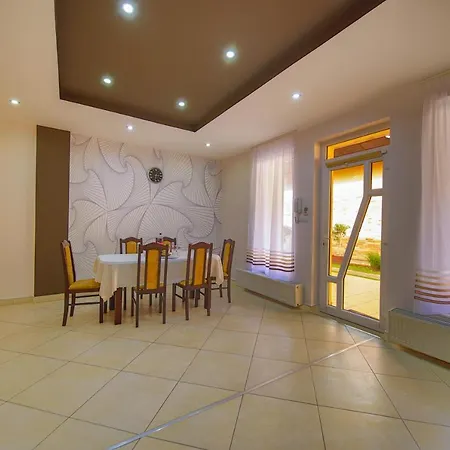 Kalvin Utcai Apartmanok Hajduszoboszlo Exterior photo