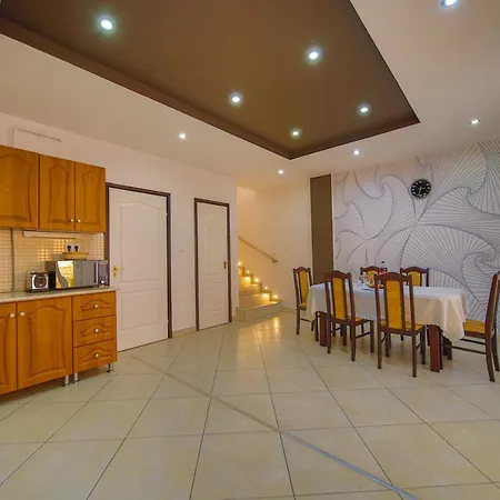 Kalvin Utcai Apartmanok Hajduszoboszlo Exterior photo