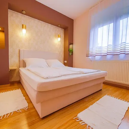 Kalvin Utcai Apartmanok Hajduszoboszlo Exterior photo