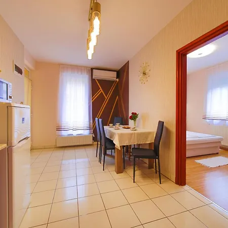 Kalvin Utcai Apartmanok Hajduszoboszlo Exterior photo